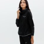 V Windbreaker 
Black